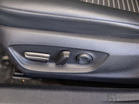 Used 2020 Toyota Camry SE FWD image 21