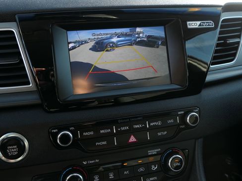 Used 2018 Kia Niro LX image 19