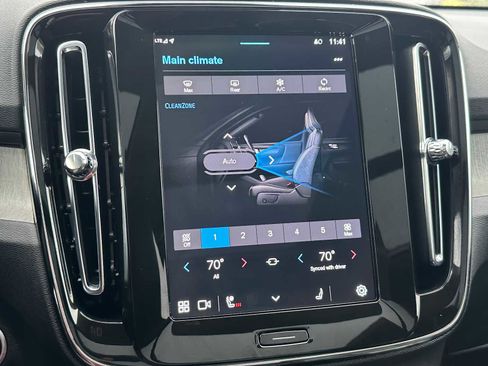 Used 2025 Volvo XC40 B5 Core w/ Protection Package Premier image 28