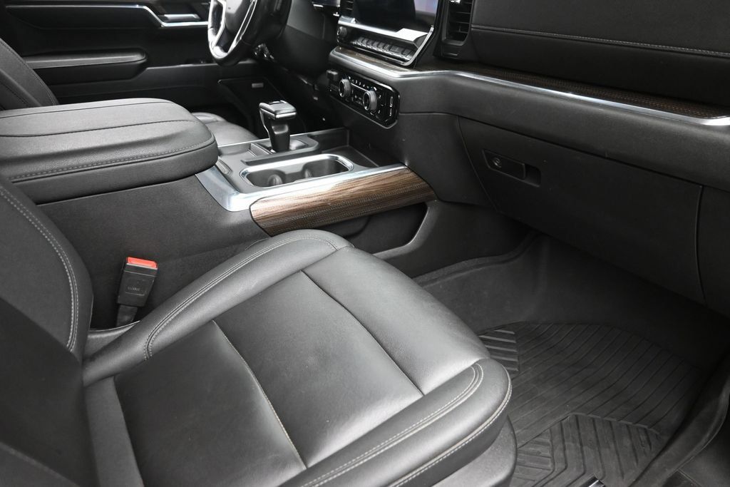 Used 2023 Chevrolet Silverado 1500 LT Trail Boss w/ Convenience Package II AWD/4WD image 9