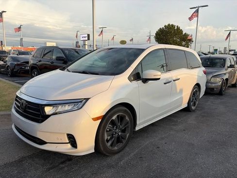 Used 2024 Honda Odyssey Elite image 2