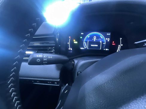 Used 2025 Toyota Camry SE image 18