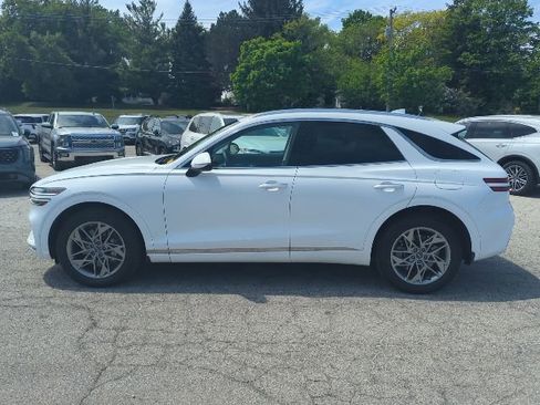 Used 2023 Genesis GV70 2.5T w/ Select Package AWD/4WD image 2