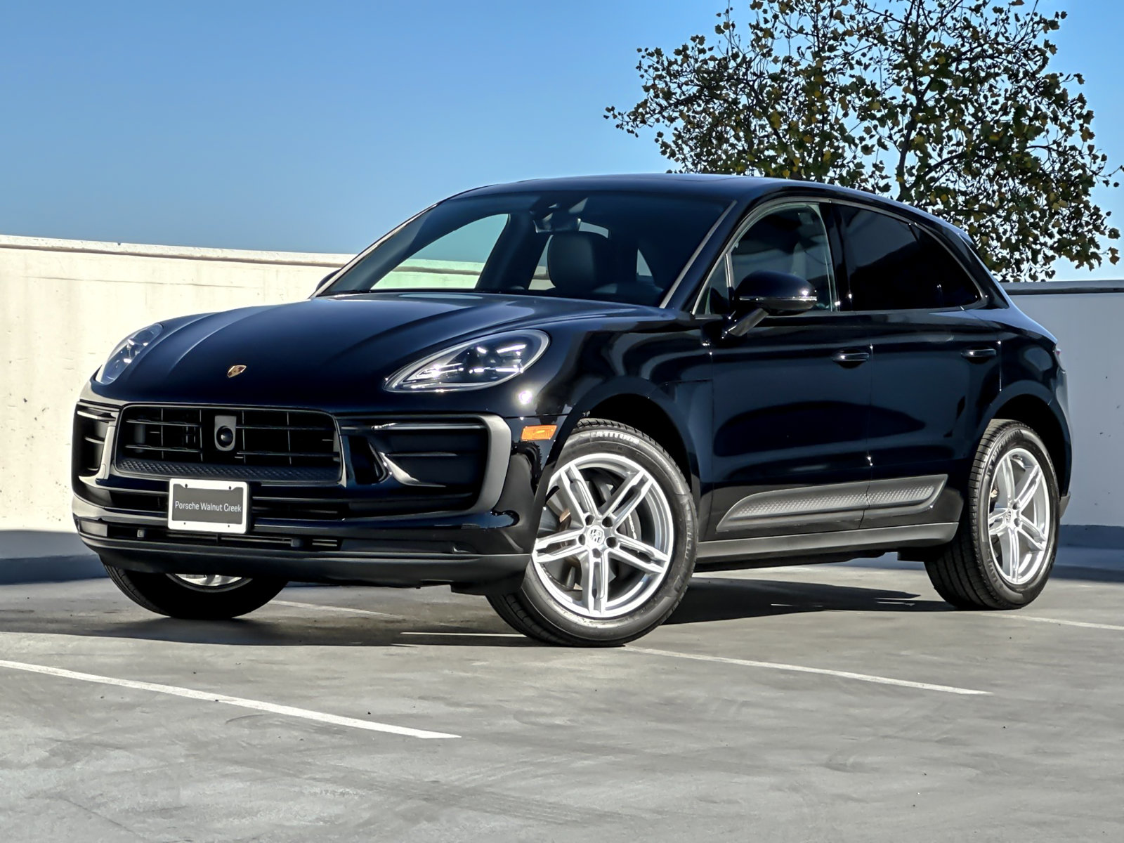 Used 2026 Porsche Macan AWD/4WD image 2