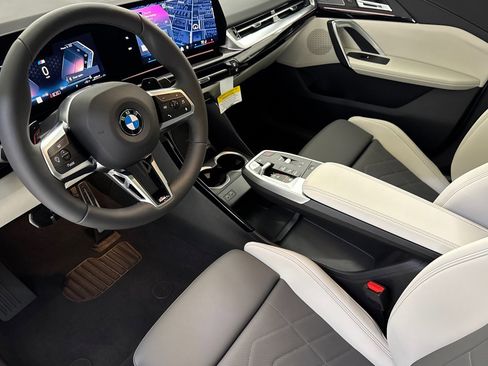 Used 2026 BMW X2 xDrive28i w/ M Sport Package AWD/4WD image 4