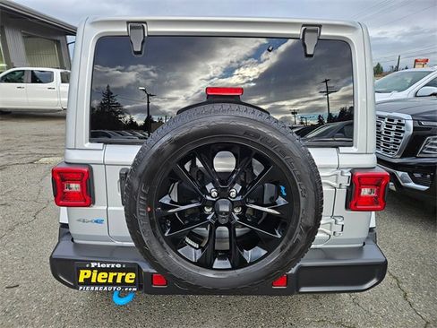 Used 2022 Jeep Wrangler Unlimited Sahara image 4