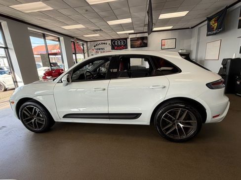 Used 2024 Porsche Macan Turbo AWD/4WD image 7