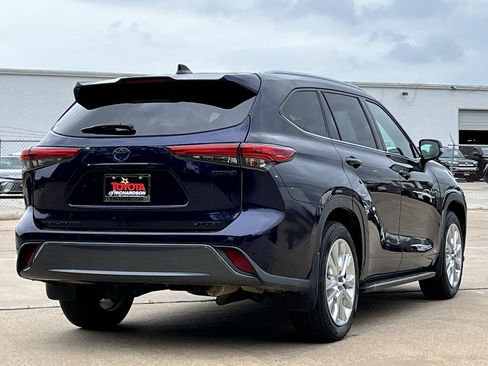 Used 2021 Toyota Highlander Limited AWD/4WD image 4