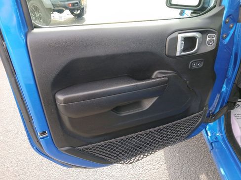 Used 2021 Jeep Gladiator Sport image 23