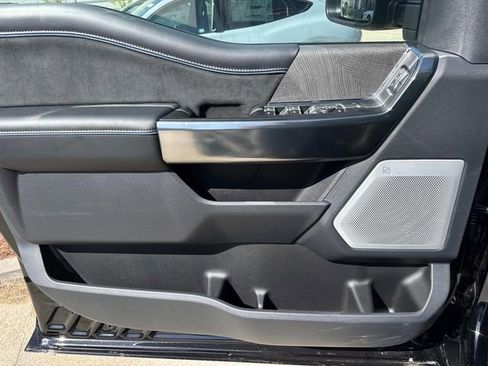 Used 2025 Ford F250 Platinum image 11