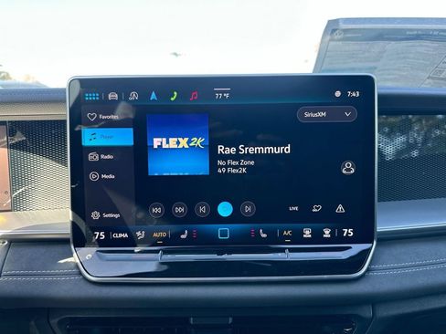 New 2025 Volkswagen Tiguan SE R-Line image 41