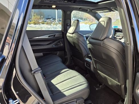 Certified 2025 INFINITI QX60 Luxe w/ Black Edition image 17