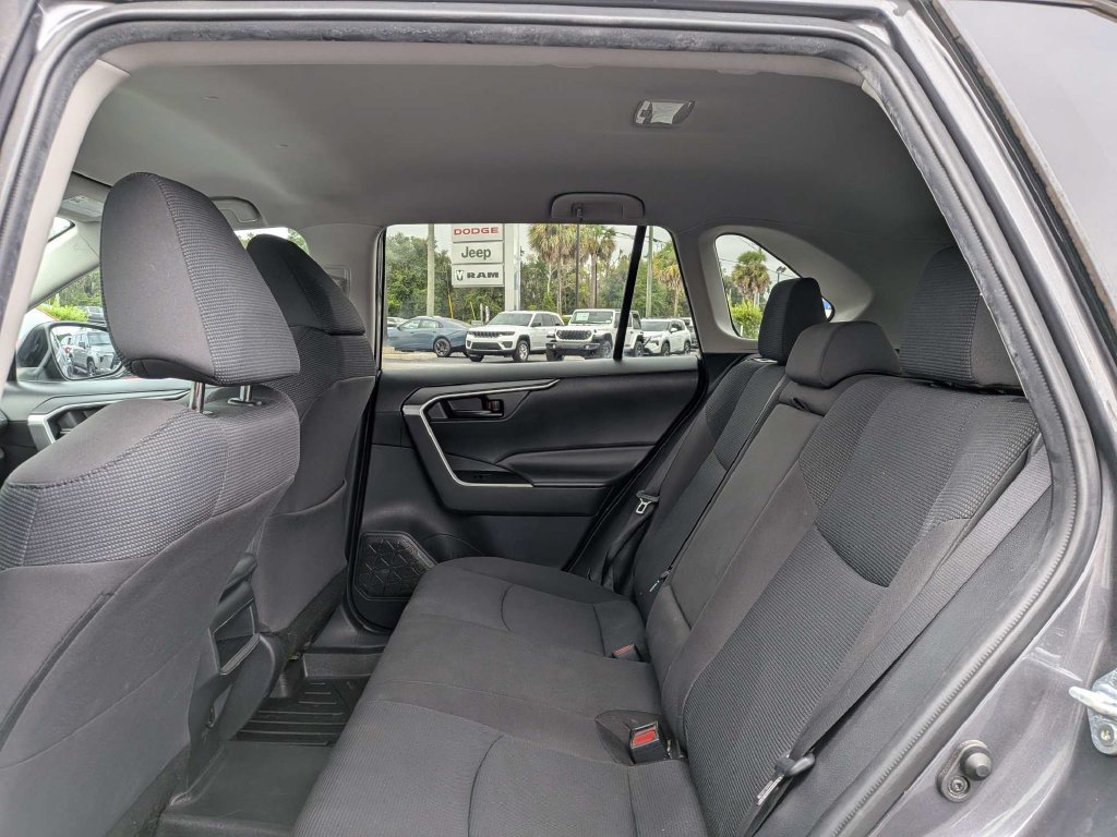 Used 2021 Toyota RAV4 LE FWD image 13