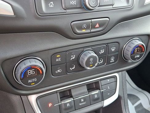 Certified 2022 GMC Terrain SLE w/ Driver Convenience Package image 16