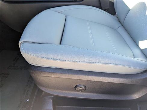 New 2026 Mercedes-Benz GLB 250 image 4