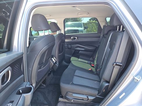 Used 2022 Kia Sorento LX AWD/4WD image 10