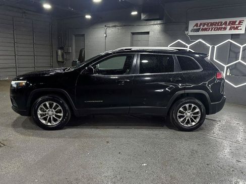 Used 2019 Jeep Cherokee Latitude Plus AWD/4WD image 3