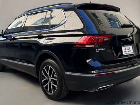 Used 2021 Volkswagen Tiguan SE w/ Panoramic Sunroof Package image 3