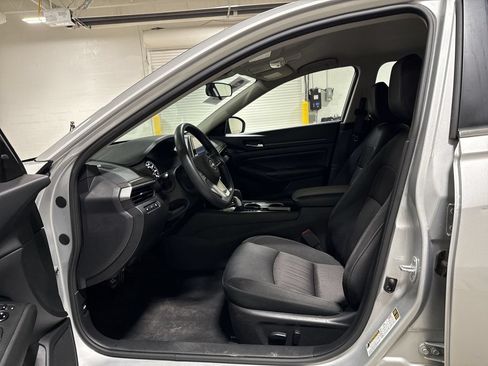 Used 2024 Nissan Altima 2.5 SV FWD image 19