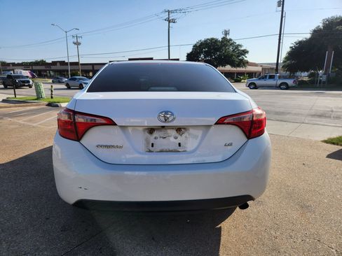 Used 2018 Toyota Corolla LE FWD image 2