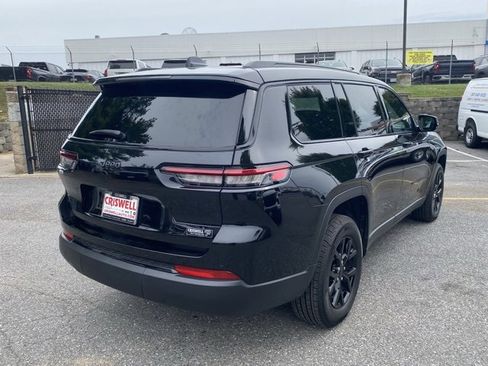 Used 2025 Jeep Grand Cherokee L Altitude image 8