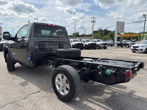 New 2026 RAM 3500 Big Horn AWD/4WD image 4
