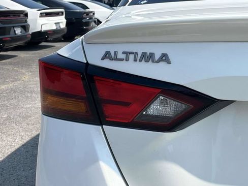 Used 2023 Nissan Altima 2.0 SR FWD image 10