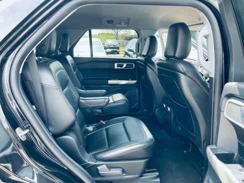 Used 2020 Ford Explorer XLT w/ Equipment Group 202A AWD/4WD image 19