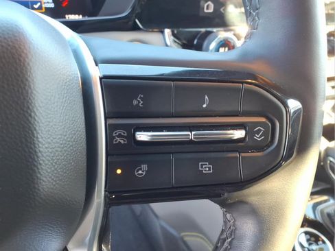 Used 2024 Chevrolet Colorado ZR2 w/ ZR2 Convenience Package III image 19