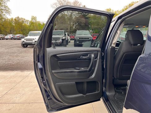 Used 2015 GMC Acadia SLE AWD/4WD image 18