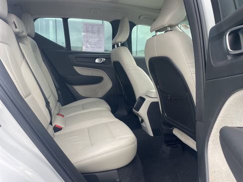 Used 2020 Volvo XC40 T5 Momentum image 18