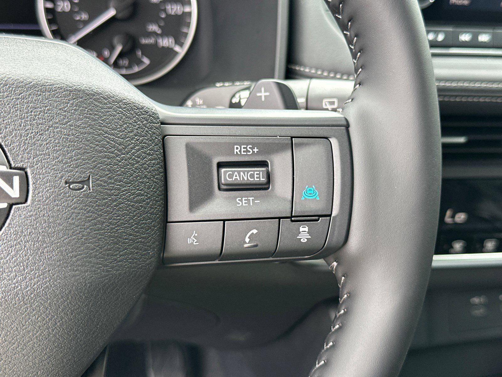 Used 2025 Nissan Rogue SV FWD image 28