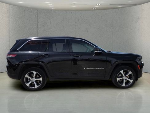 Used 2023 Jeep Grand Cherokee 4WD 4xe image 2