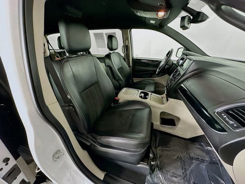 Used 2019 Dodge Grand Caravan SXT image 34