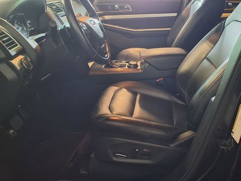 Used 2016 Ford Explorer XLT w/ Equipment Group 202A AWD/4WD image 18