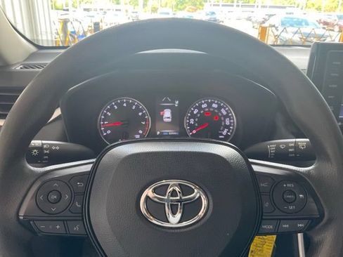 Used 2021 Toyota RAV4 LE FWD image 6