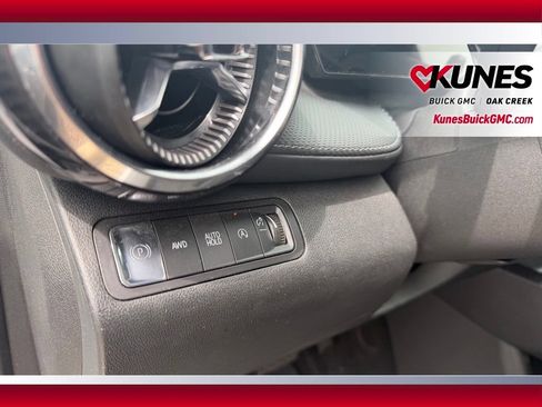 Used 2025 Chevrolet Equinox LT AWD/4WD image 13