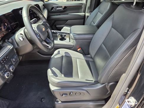 Certified 2025 Chevrolet Suburban LT w/ Comfort Package image 10