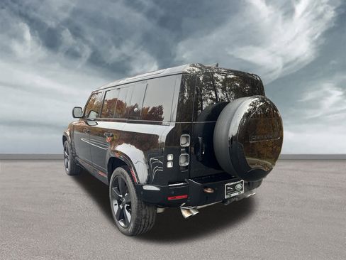 Used 2024 Land Rover Defender 110 V8 image 3