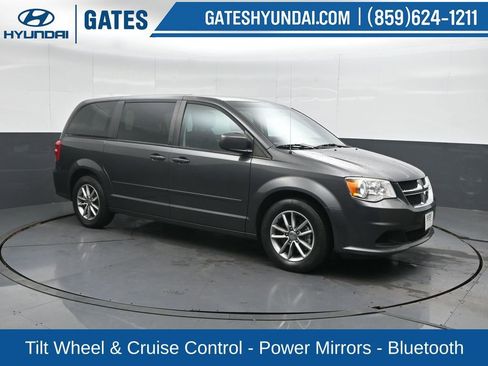 Used 2016 Dodge Grand Caravan SE FWD image 4
