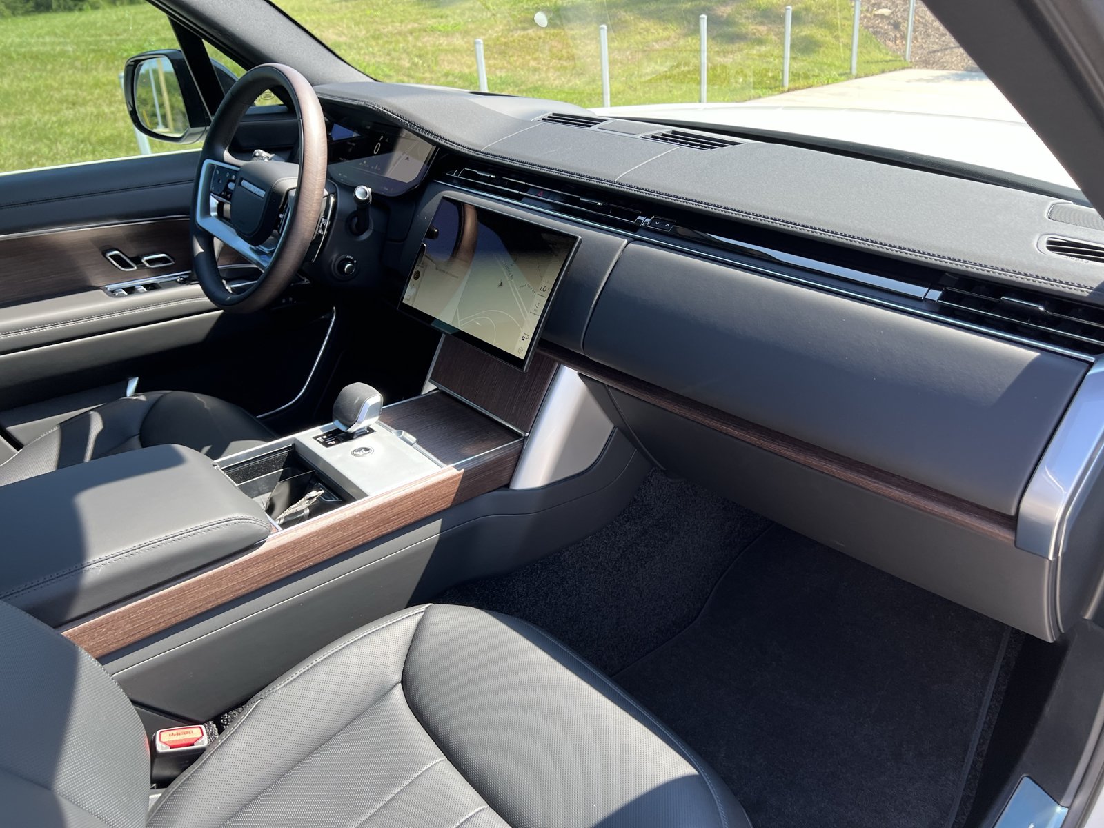 New 2026 Land Rover Range Rover SE AWD/4WD image 3