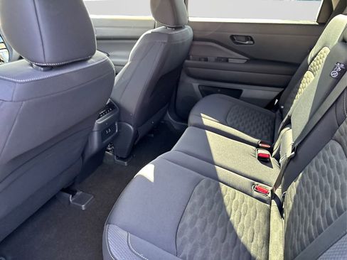 New 2025 Nissan Pathfinder SV image 10