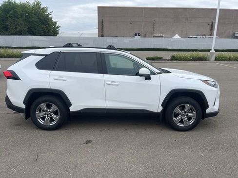 Used 2024 Toyota RAV4 XLE AWD/4WD image 4