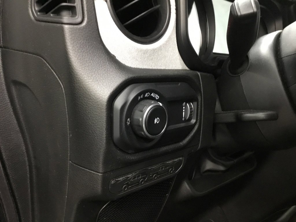 Used 2025 Jeep Wrangler Unlimited Sport AWD/4WD image 9