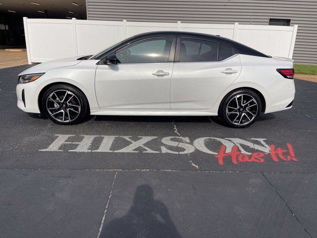 Used 2024 Nissan Sentra SR FWD image 2