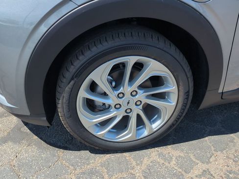 New 2027 Chevrolet Bolt LT w/ Comfort Package FWD image 31