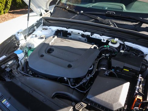 Used 2025 Volvo XC40 B5 Plus image 35