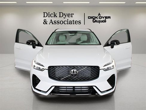 New 2026 Volvo XC60 T8 Ultra w/ Protection Package Premier image 7