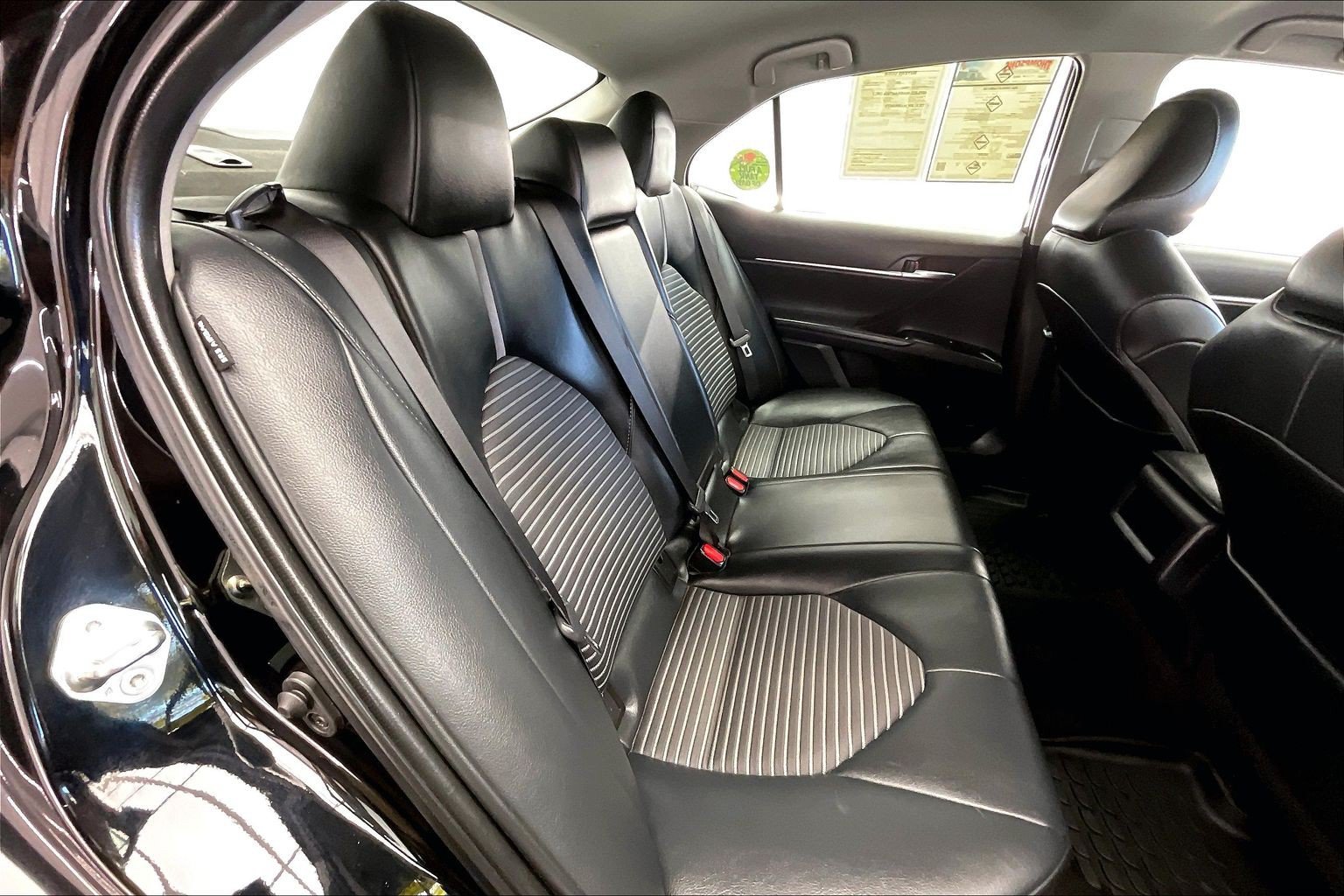 Used 2020 Toyota Camry SE FWD image 18