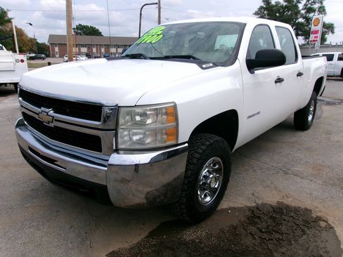 Used 2010 Chevrolet Silverado 2500 W/T AWD/4WD image 9